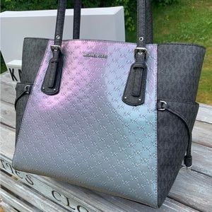 NWT COLOR CHANGING MICHAEL KORS SHOULDER BAG!